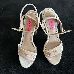 Betsey Johnson Kenna Heels 6.5 Multicolor Star Embellished Sandals